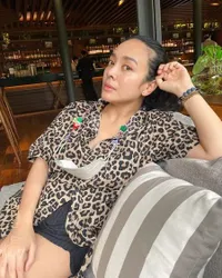 Bobot Naik 4 Kg, Potret Dea Ananda yang Begitu Menikmati Momen Jadi Ibu Menyusui: Bahagia Pesonanya Makin Glowing!