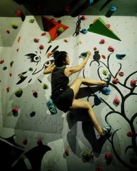 Bouldering Sambil Puasa, Foto Prisia Nasution Bikin Mata Bingung