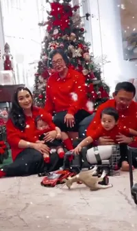 BTS Pemotretan Natal Keluarga Ahok - Puput, Riweuh Tapi Seru Karena Yosafat dan Sarah