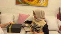 Bukan Cek atau Emas Batangan, 11 Potret Rieta Amilia Kasih Hadiah Ulang Tahun Untuk Nagita Slavina dan Raffi Ahmad - Isinya Nggak Disangka-Sangka