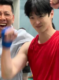 Bukan Drama, Ini Potret Jang Dong Yoon Happy Banget Saat Menang Turnamen Tinju di Korea