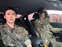 Bukan Syuting Drama! 8 Potret Lee Jong Suk dan Shin Jae Ha Bagikan Momen Kembali Wamil Untuk Reserve Training