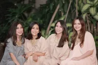 Bukber Ala Girlsquad, Kompak Pakai Kaftan & Bareng Anak Yatim