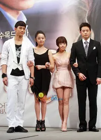 Bukti-Bukti Kim Soo Hyun - Moon Geun Young Selalu Tak Berjodoh