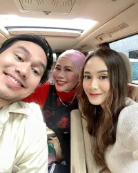 Bukti Mertua & Menantu Bisa Akur, 10 Potret Dewi Yull & Merdianti Octavia yang Bestie Banget