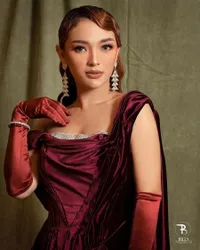 Bumil Cantik Memesona, Intip 7 Potret Zaskia Gotik yang Tengah Hamil Muda - Pakai Gaun Pamer Body Slim Belum Terlihat Baby Bump