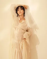 Bumil Energik, 10 Potret Rinni Wulandari yang Masih Aktif Manggung Saat Hamil Anak Kedua - Tutupi Baby Bump dengan Baju Oversize Saat Tampil