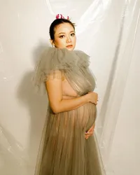 Bumil Makin Cantik, Potret Stella Cornelia Istri Fendy Chow Pamer Bare Babybump - Anggun Pakai Gaun Transparan