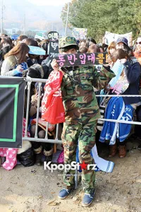 Banner Dukungan ELF Untuk Leader Leeteuk Saat Wajib Militer