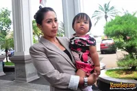 Bawa Anak ke Persidangan - Melinda Perjuangkan Hak