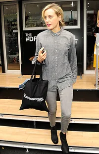 Begini Jadinya Jika Artis Tenar Terlanjur Tergila-Gila Pada Jins