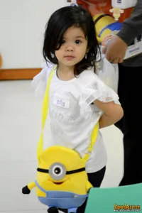 Beginilah Duel Imut Menggemaskan Safeea Putri Mulan dan Minion