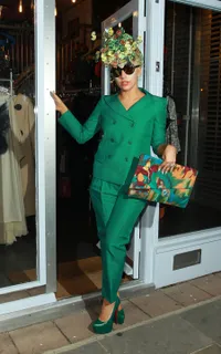 Belanja Tengah Malam Lady GaGa Tetap Tampil Seru