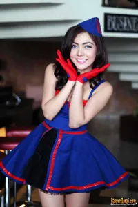 Bella Shofie dan Kostum Panggung Unik