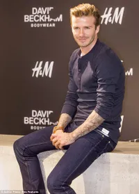 Berpakaian Lengkap David Beckham Tetap Seksi