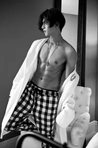 Bintang-Bintang Korea Ini Ganteng Meski Tanpa Baju