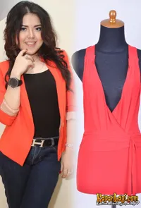 Blouse Merah Cantik Milik Tina Toon Ini Khusus Buat Kamu