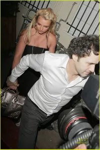 Britney Pulang Liburan