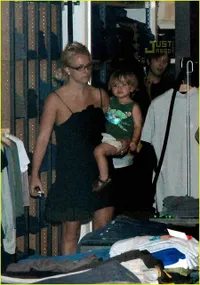 Britney Spears Belanja di Beverly Hills