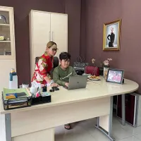 Calon CEO Tampan Pewaris Tunggal Perusahaan, Intip Potret Yusuf Ivander Temani Inul Daratista Bekerja