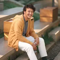 Calon Hot Daddy Bertato, 16 Foto Ganteng Dimas Anggara Suami Nadine Chandrawinata: Punya Gaya Kekinian Anak Muda Banget!