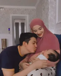 Calon Mama Idaman, Ini 10 Potret Manis Zaskia Sungkar Saat Momong Anak Kecil