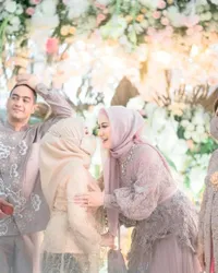 Calon Mantu Kesayangan, 8 Potret Kedekatan Venna Melinda dan Ibunda Ferry Irawan - Wajahnya Dibilang Mirip