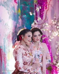 Calon Nenek Cetar, 9 Potret Ashanty & Krisdayanti Bak Kakak Beradik Cantik Pakai Kebaya dan Sanggul