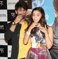 Canda Hingga Tawa, Shahid Kapoor & Alia Bhatt Makin Intim Abis!