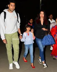 Candid Bollywood of The Week, Deepika dan Ranveer Pamer Ciuman!