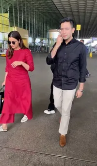 Candid Bollywood of The Week, Parineeti Chopra Siap Bertunangan - Kriti Sanon Cantik Memesona