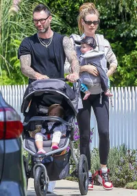 Candid Hollywood Foto Mesra David Beckham - Cantiknya Suri Cruise