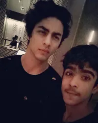 Candid of The Week Bollywood, Taimur & Aryan Khan Sama Nggemesin