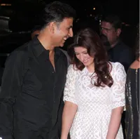 #CandidOfTheWeek Bollywood, SRK Beruban - Cleavage Kareena Hot