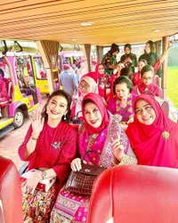 Cantik & Anggun, 8 Potret Bella Saphira Dampingi Suami di Acara Kopassus - Punya Pangkat Mentereng