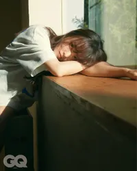Cantik & Baby Face, 8 Potret Park Bo Young Pancarkan Visual Bak Anak SMA di Pemotretan Terbaru