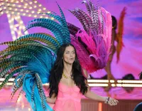 Cantik & Hot! Galeri Model di Victoria's Secret Fashion Show 2015