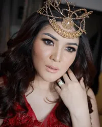 Cantik & Hot! Pamer Perut Buncit, Ini Photoshoot Kehamilan Nindy