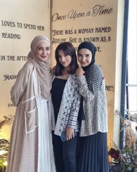 Cantik Bak Barbie Hidup, Potret Sarah Samantha Sepupu Bule Shireen dan Zaskia Sungkar - Pesonanya Bikin Hati Adem