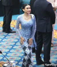 Cantik Berkebaya, 8 Potret Penampilan Bebizie Saat Dilantik Jadi Anggota DPRD - Tunda Cari Pasangan karena Alasan Ini