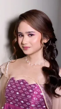 Cantik dan Berprestasi, 10 Potret Tissa Biani di Premiere Series 'GADIS KRETEK' - Curi Perhatian Pakai Gaun Menggemaskan