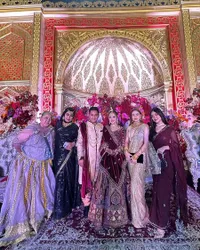 Cantik dan Menawan, Potret Lady Rara Di Resepsi Pernikahan Putri Isnari - Pakai Kain Sari Mewah Emas