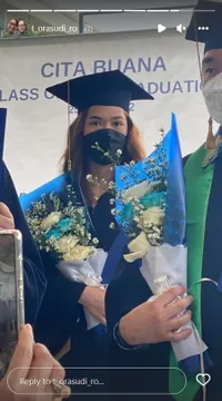 Cantik dan Tak Tersorot, Potret Kayra Anak Mieke Amalia Dari Pernikahan Pertama Yang Baru Lulus - Wisuda Didampingi Tora Sudiro
