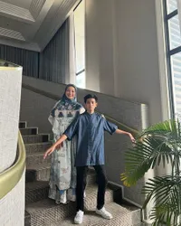 Cantik Manglingi, 10 Potret Hesti Purwadinata Fashion Show Bareng Anak Gantengnya - Mirip Desy Ratnasari?