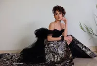 Cantik Nggak Ada Lawan, 7 Potret Cinta Laura Tampil Stunning Pakai Gaun - Padukan Glamornya Hollywood dan Elegannya Batik