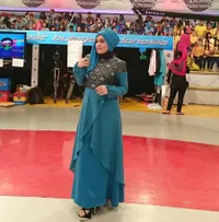 Cantiknya Astrid, Istri Uya Kuya Dalam Balutan Hijab Warna-Warni