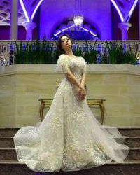 Cantiknya Asty Ananta di Festival Film, Bagai Putri Angsa Putih