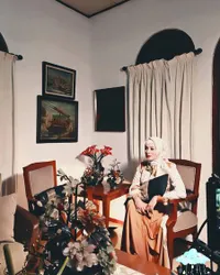 Cantiknya Awet! Elma Theana Makin Stylish & Hijabers Sosialita