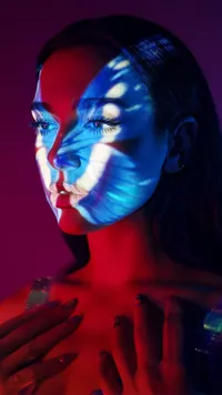 Cantiknya Dua Lipa di Photoshoot Terbaru Bareng British Vogue, Pakai Wig Bikin Pangling!