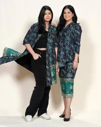 Cantiknya Saingan, 8 Foto Pemotretan Almira dan Annisa Pohan yang Jadi Sorotan - Ibu dan Anak Kayak Sahabat